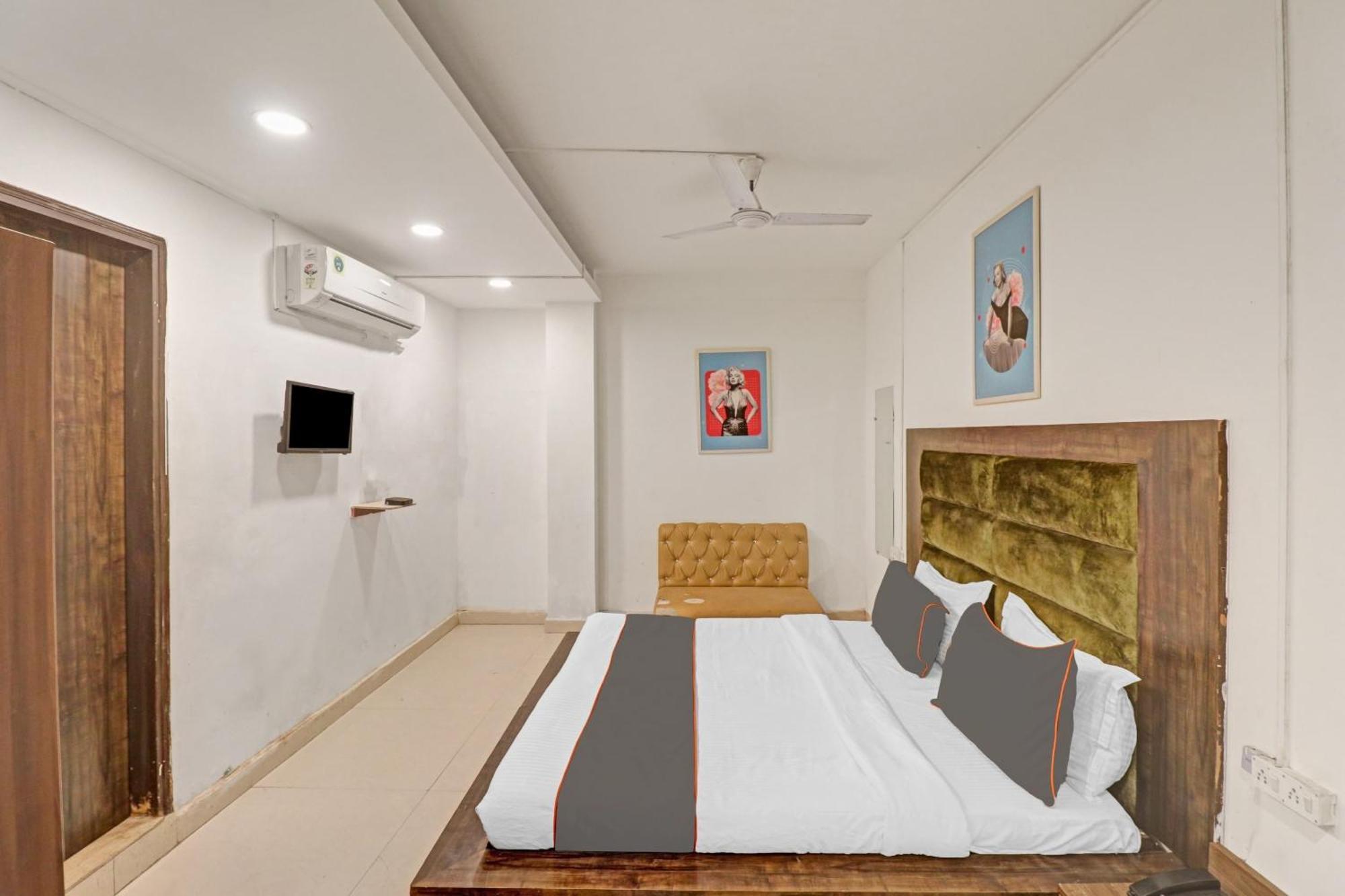 Collection O Seven Heaven Hotel New Delhi Buitenkant foto