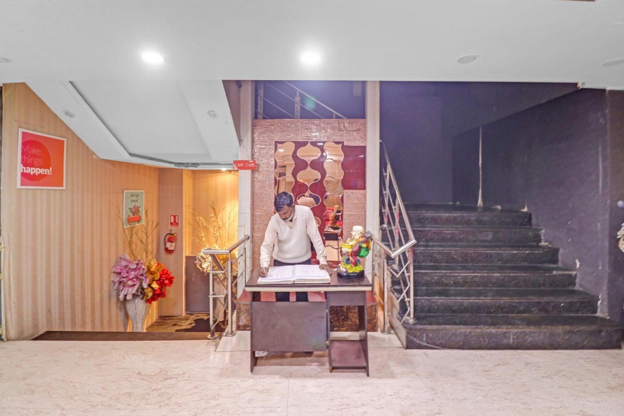 Collection O Seven Heaven Hotel New Delhi Buitenkant foto