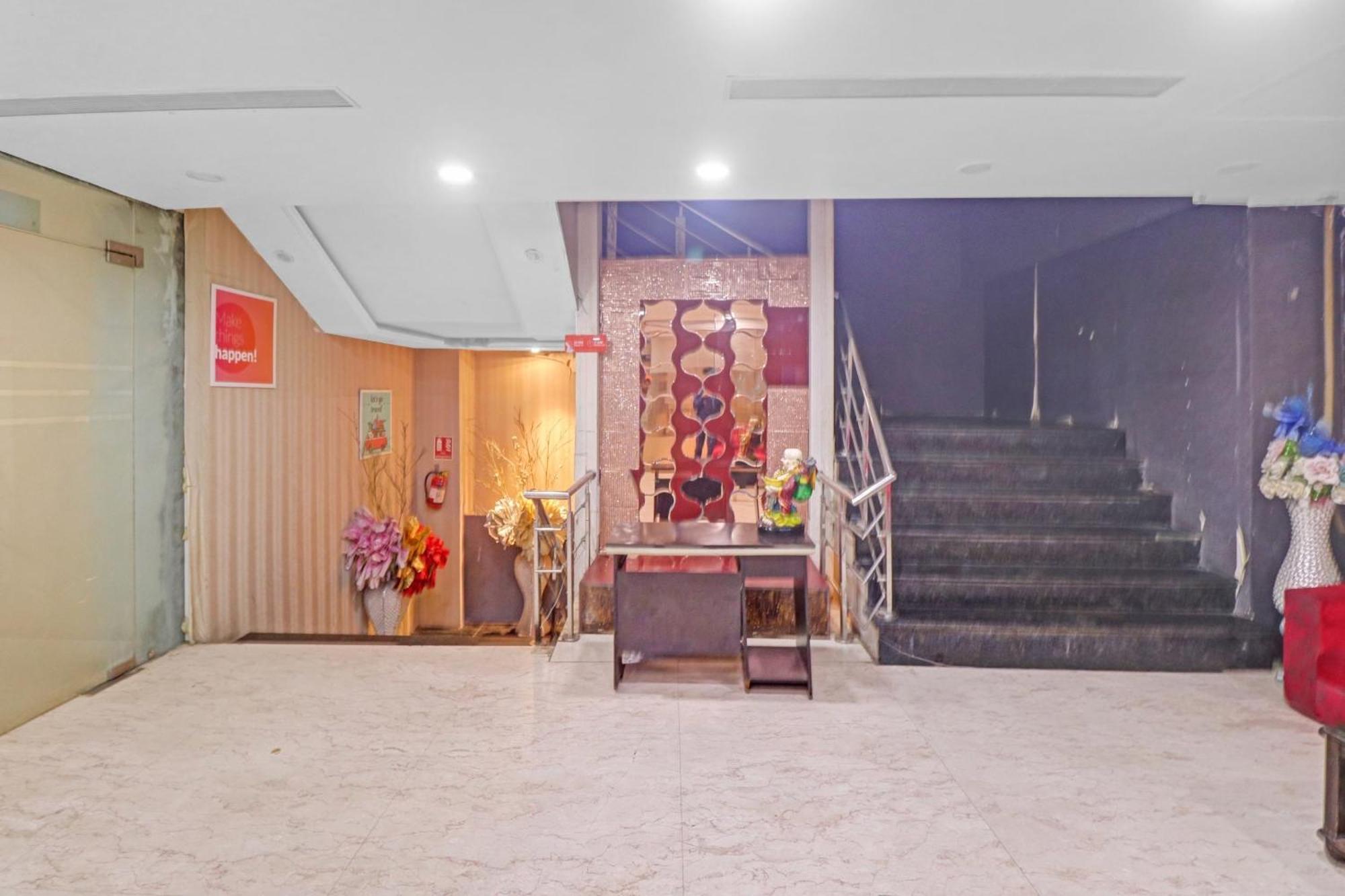 Collection O Seven Heaven Hotel New Delhi Buitenkant foto