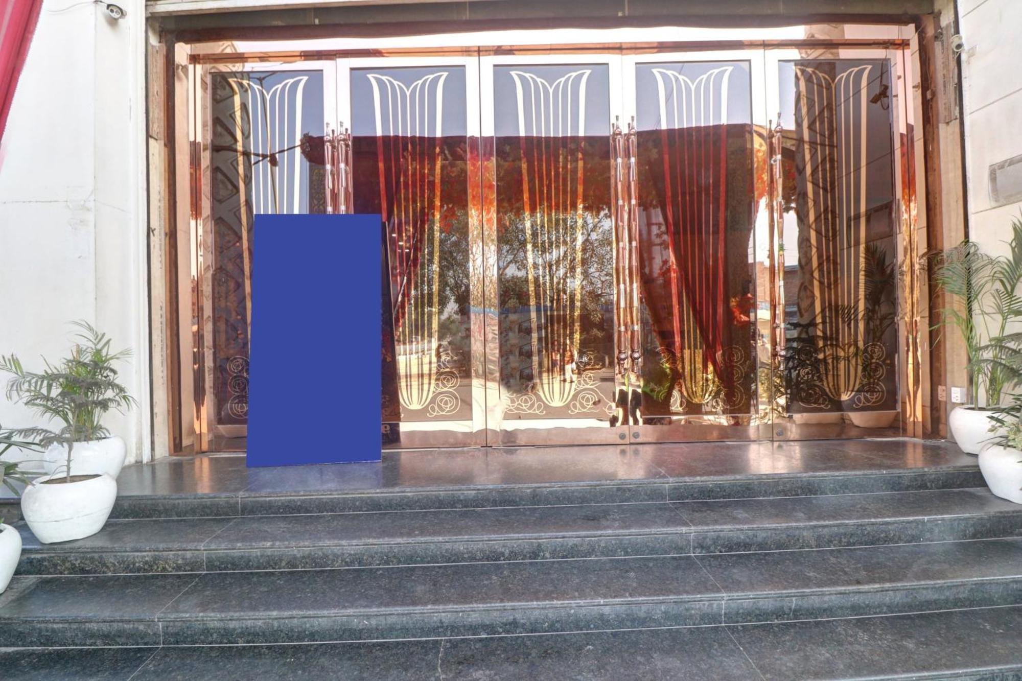 Collection O Seven Heaven Hotel New Delhi Buitenkant foto