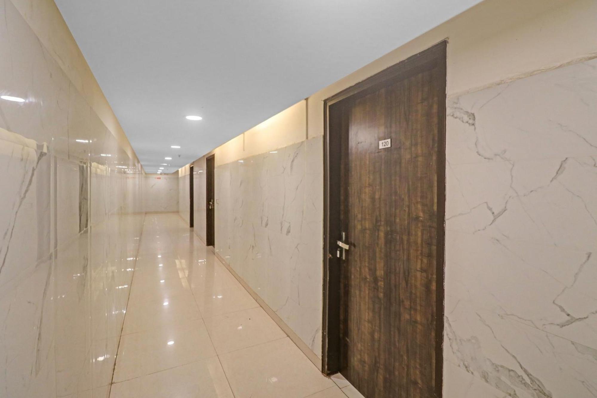 Collection O Seven Heaven Hotel New Delhi Buitenkant foto